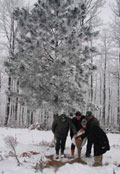 Elleriyle beslediler!