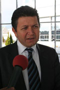 �zzet Baysal Devlet Hastanesi kantinine kavu�uyor
