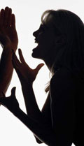 E�i taraf�ndan darp edildi