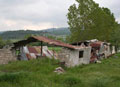 Tavuk k�mesleri y�k�lmay� bekliyor