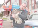 Yaral� kartala kucak a�t�