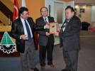 Meclis toplant�lar�n�n tamam�na kat�ld�, plaketle �d�llendirildi