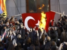 Ermeniler T�rk bayra�� yakt�