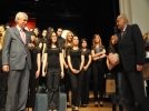 �zzet Baysal i�in sahne ald�