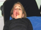 Yeme�i ge� yapt� diye k�z�n� balkondan att�