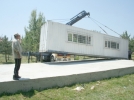 �nce konteyner, sonra k�t�k ev
