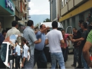 Yumruklar havada u�u�tu