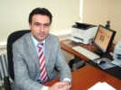 A��kg�z, i�i s�k� tutuyor