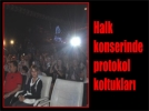 Halk konserinde protokol koltuklar�