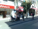 Engellerini birlikte a��yorlar