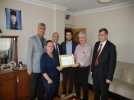 Bakan Din�er’den �ehit ailelerine plaket 