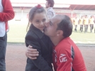 Ayd�n sevincini k�z�yla payla�t�