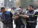 Kendi ayaklar�yla geldiler   
