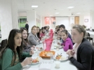 Davarc�o�lu ��rencilerle yemekteydi
