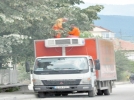 Kamyonun �st�nde Ihlamur toplad�lar