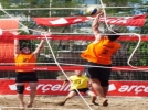 Plaj voleybolunda heyecan s�r�yor