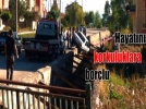 Demir korkuluklara tak�ld�