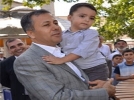3 ya��ndaki �ocuk valiyi �a��rtt�
