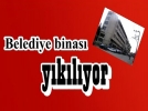 Belediye binas� y�k�l�yor!