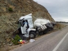 Yoldan ��kan TIR devrildi