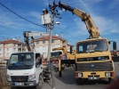 Kamyonlar �arp��t� kentte elektrikler kesildi