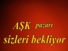 A�k�n pazar�nda seyircisini bekliyor