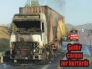 Seyir halinde yanan TIR kullan�lamaz hale geldi