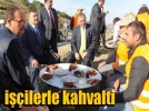 Bakan, i��i sofras�na oturdu