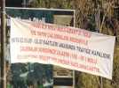Turistleri �a��rtan afi�