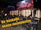 Rahipler ve imamlar omuz omuza �ark� s�yledi