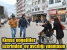 Tekerlekli sandalyelerle soka�a ��kt�lar