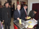 17 oy fazla ile yeniden ba�kan se�ildi