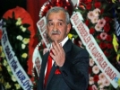 �of�r koltu�una yeniden oturdu