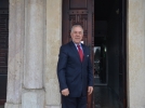 �nce toplant�ya gitti sonra a��klama yapt�