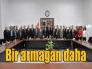 �zzet Baysal Vakf��ndan Bir Arma�an Daha