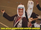 Halk Oyunu �enli�i izleyicileri b�y�ledi