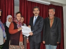 �alvarlar�n� giyip, belgelerini ald�lar