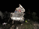 Zift y�kl� tanker �arampole devrildi