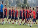 Gen�ler sahaya indi
