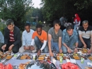 D�nyan�n d�rt bir yan�nda gelip ayn� sofrada bulu�tular