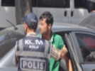 Uyu�turucu satmaktan yakaland�lar