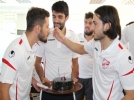 Emre K�l�n�a s�rpriz kutlama