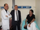 �nl� �ark�c� bayram� hastanede kar��lad�