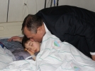 Ba�kan Y�lmaz�dan be� aileye hasta ziyareti