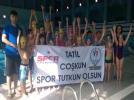 Yar� y�l tatilinde havuz co�kusu