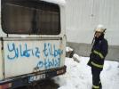 Otob�s�n i�inden ��kanlar polisi �a�k�na �evirdi