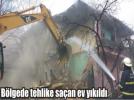 Alevlerin esiri olan bina sonunda y�k�ld�