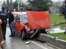�ki otomobil kav�akta �arp��t�