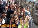 Ba�kan Y�lmaz ��rencilerle selfie yapt�