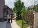 YA�LI ADAM KEND�N� A�ACA ASTI